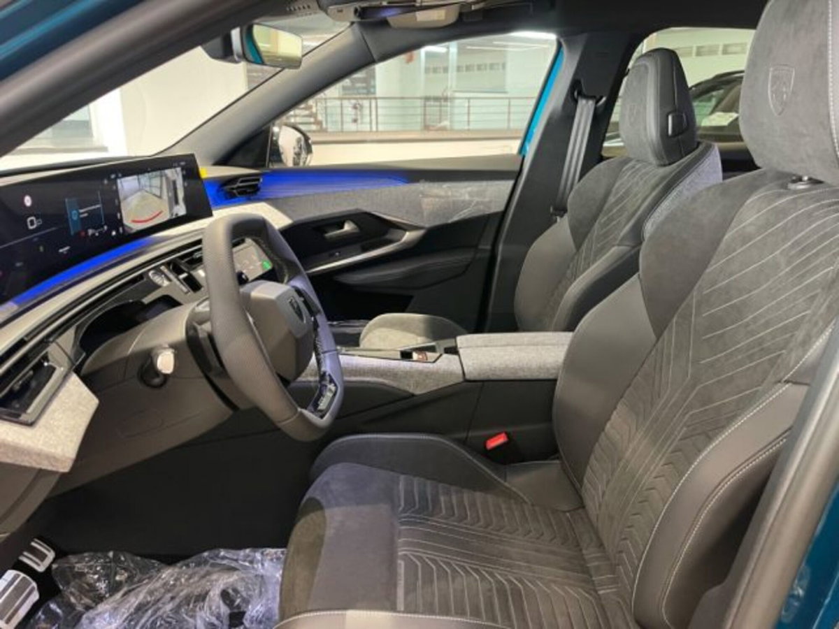 Peugeot 3008 1.2 hybrid GT Exclusive 145cv e-dcs6 (15)