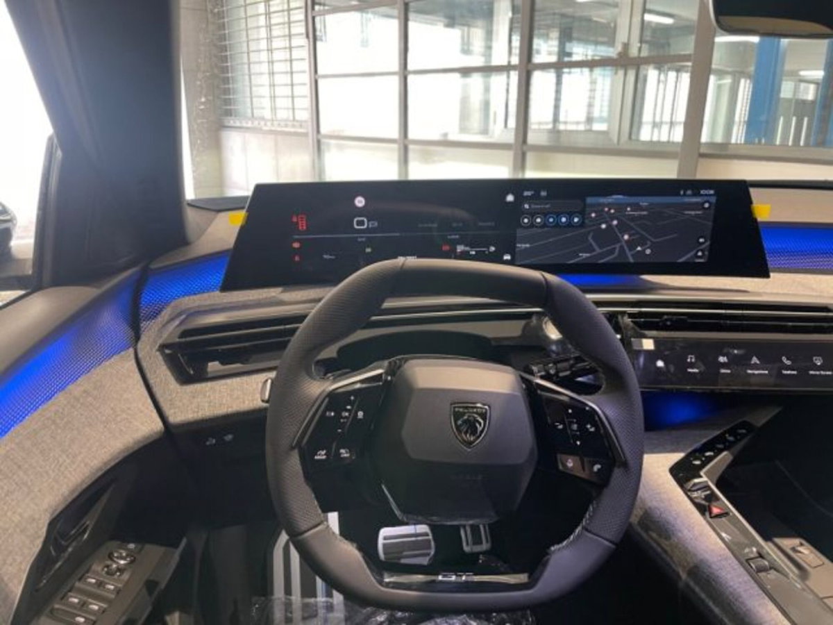 Peugeot 3008 1.2 hybrid GT Exclusive 145cv e-dcs6 (17)