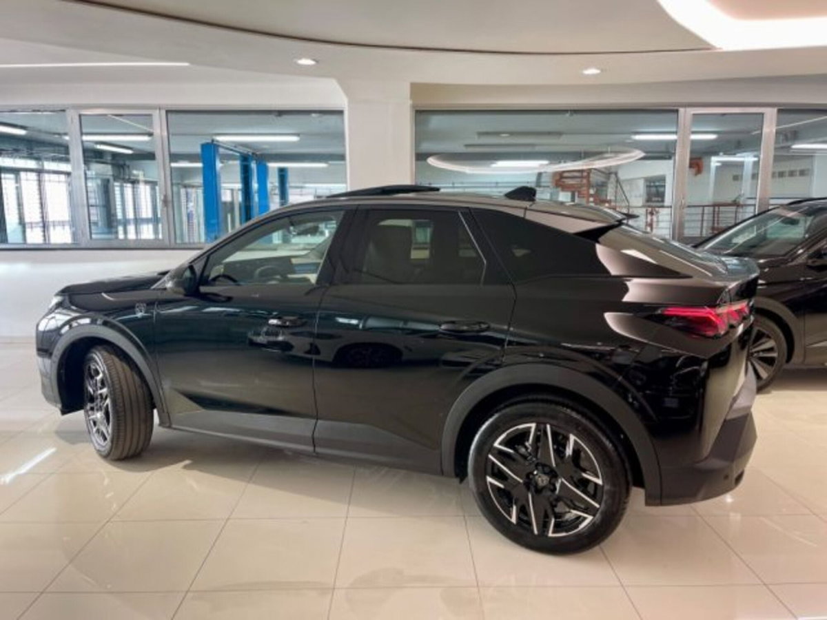 Peugeot 3008 1.2 hybrid GT Exclusive 145cv e-dcs6 (11)