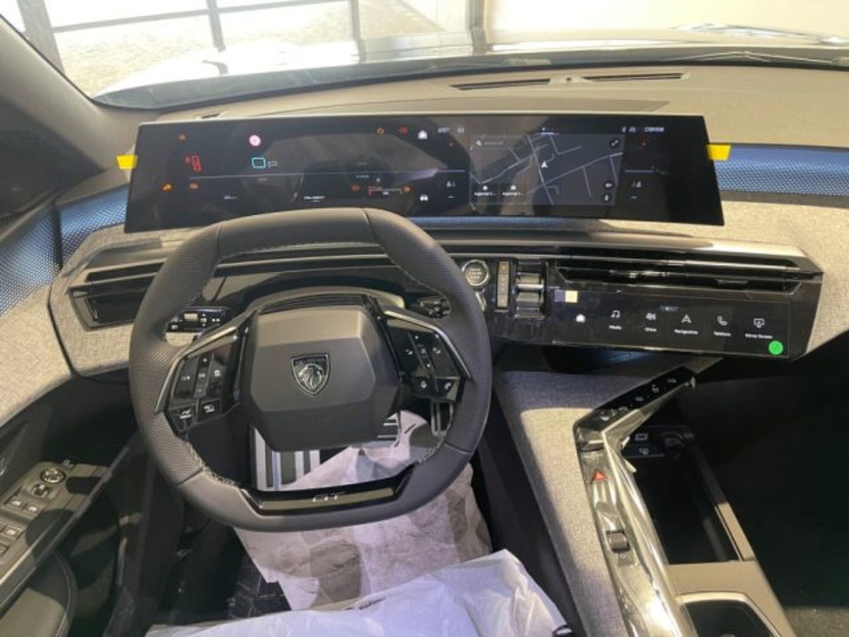 Peugeot 3008 1.2 hybrid GT Exclusive 145cv e-dcs6 (16)