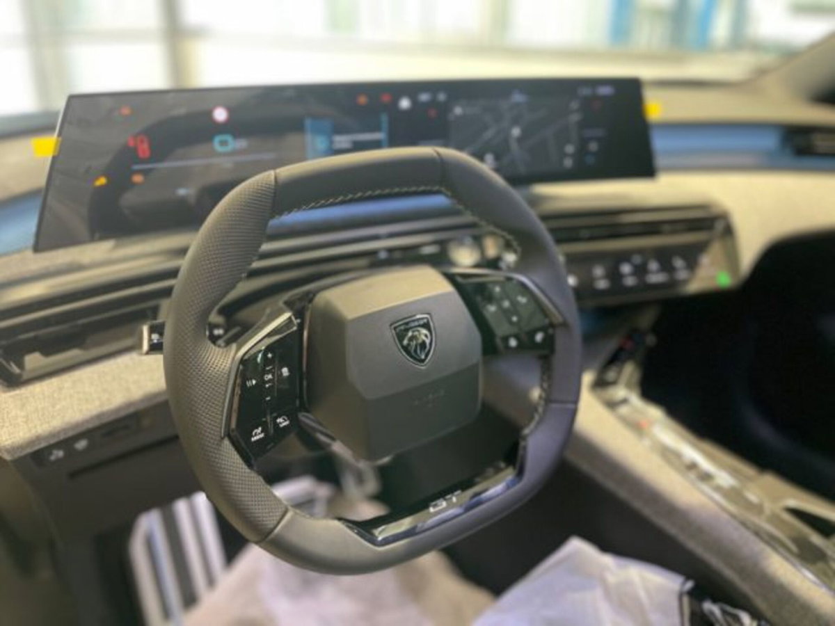 Peugeot 3008 1.2 hybrid GT Exclusive 145cv e-dcs6 (19)