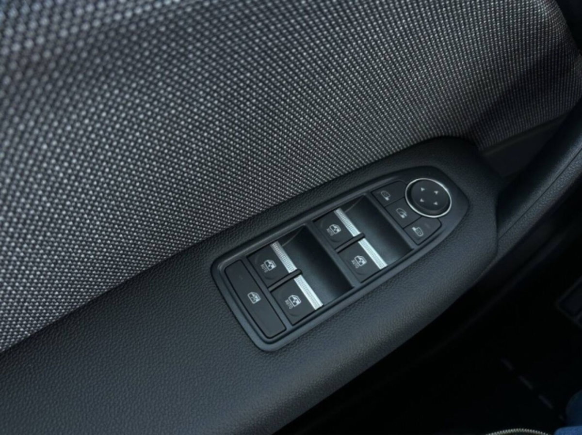 Renault Captur 1.0 eco-g Techno 100cv (12)