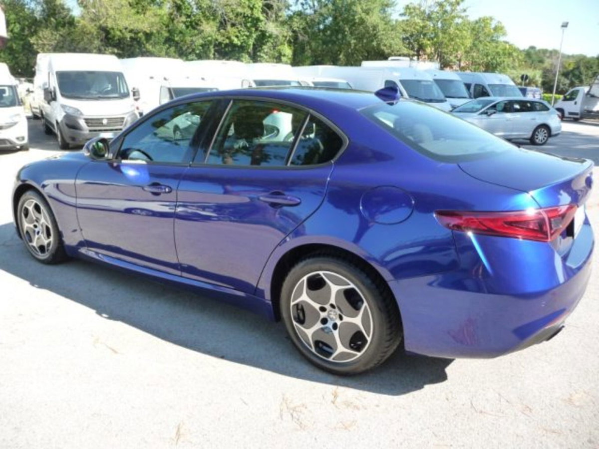 Alfa Romeo Giulia 2.2 Turbodiesel 160 CV AT8 Super (2)