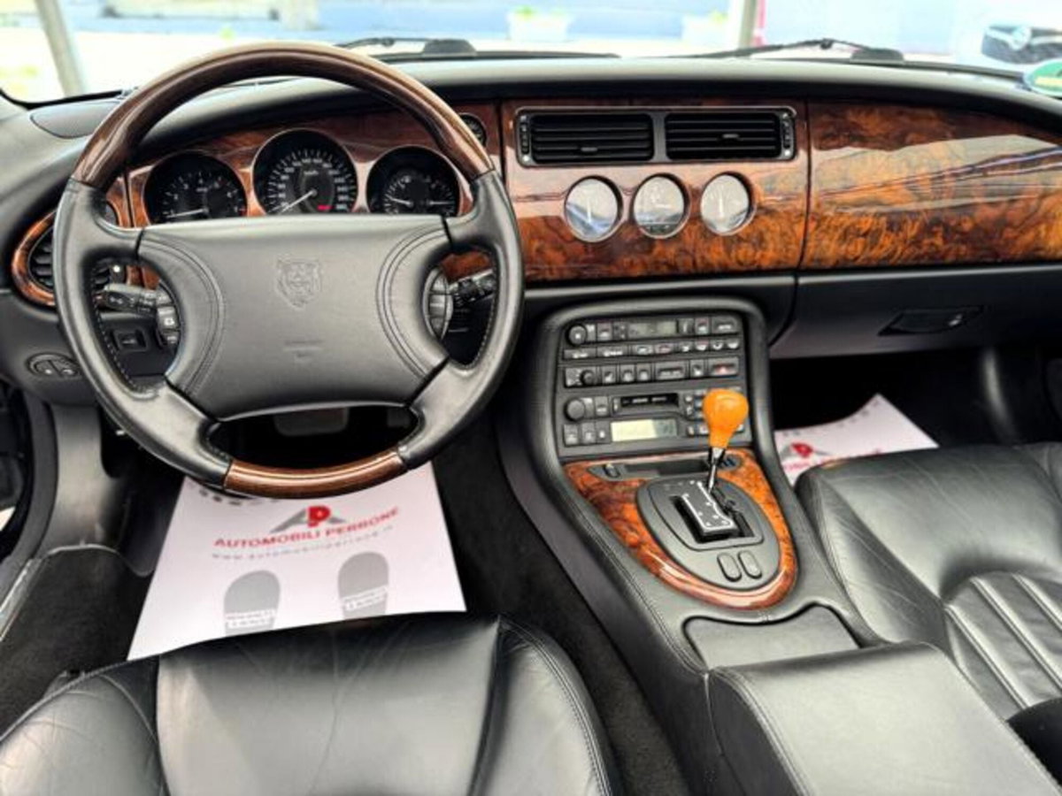 Jaguar XK8 4.0 Convertibile (10)