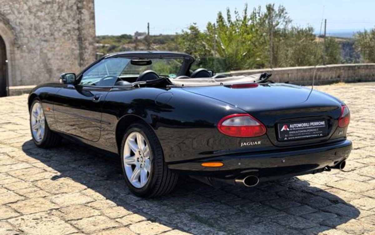 Jaguar XK8 4.0 Convertibile (11)