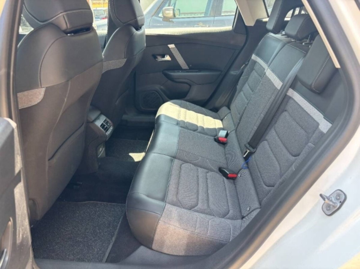 Citroen C4 PureTech 130 S&S Shine (10)