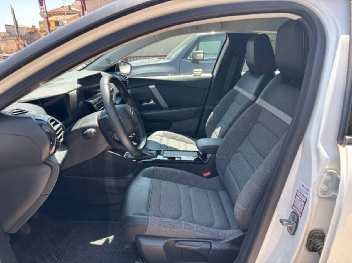 Citroen C4 PureTech 130 S&S Shine (9)