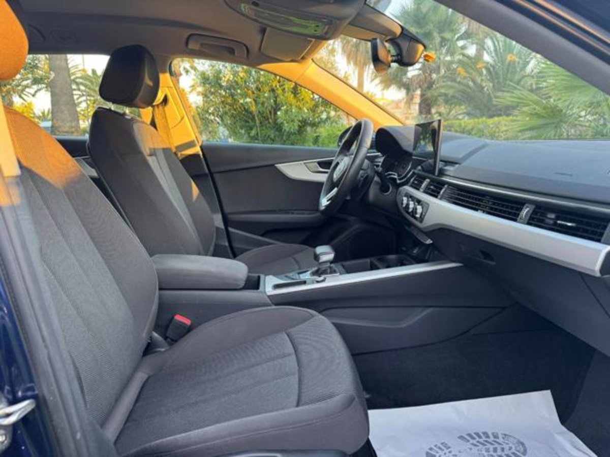 Audi A4 Avant 30 TDI/136 CV S tronic Business Advanced (10)