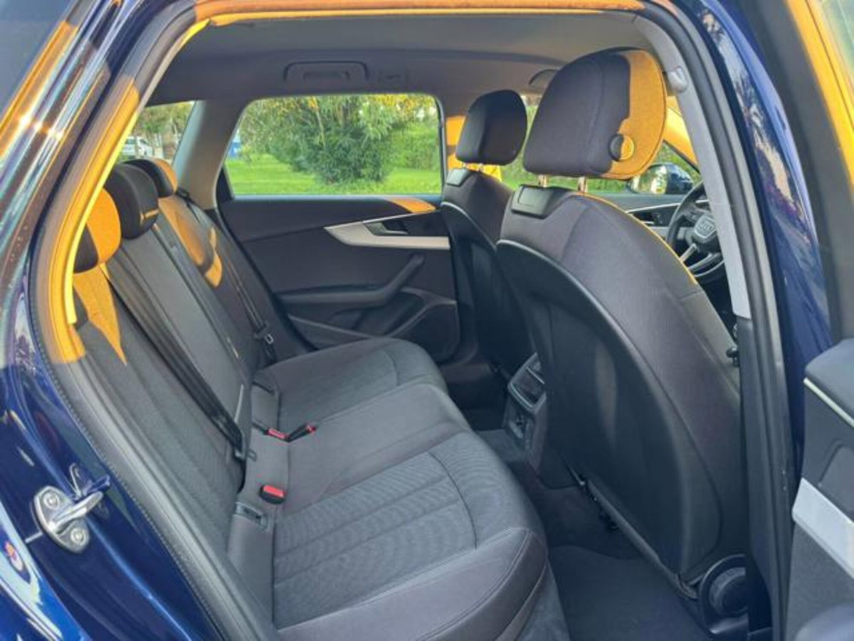 Audi A4 Avant 30 TDI/136 CV S tronic Business Advanced (11)