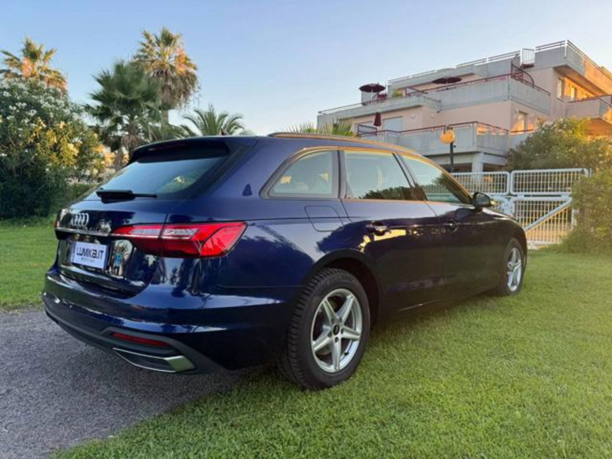 Audi A4 Avant 30 TDI/136 CV S tronic Business Advanced (4)