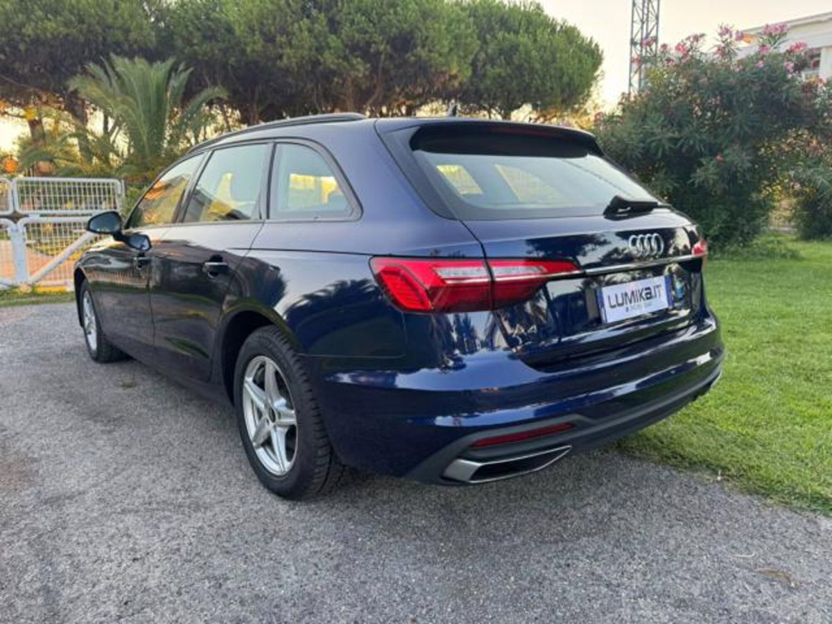 Audi A4 Avant 30 TDI/136 CV S tronic Business Advanced (5)