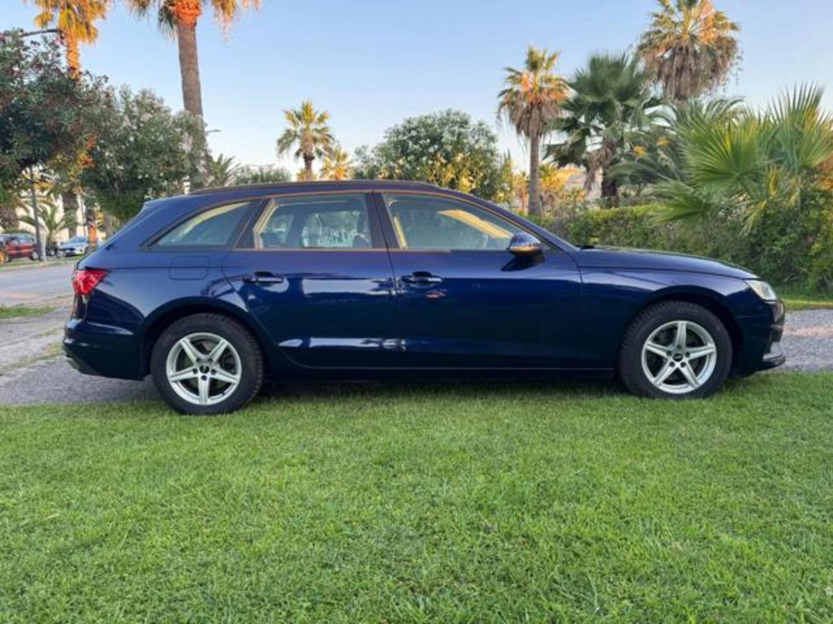 Audi A4 Avant 30 TDI/136 CV S tronic Business Advanced (6)