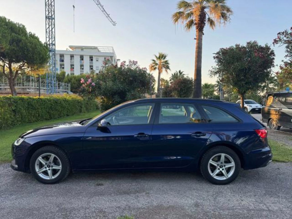 Audi A4 Avant 30 TDI/136 CV S tronic Business Advanced (7)