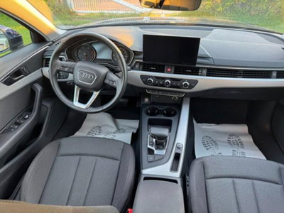 Audi A4 Avant 30 TDI/136 CV S tronic Business Advanced (9)