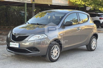 Lancia Ypsilon 0.9 TwinAir 85 CV 5 porte Metano Ecochic Silver usata