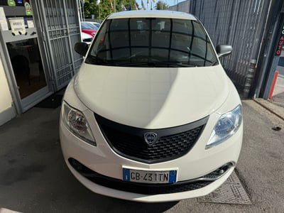 Lancia Ypsilon 1.0 FireFly 5 porte S&S Hybrid Ecochic Silver usata