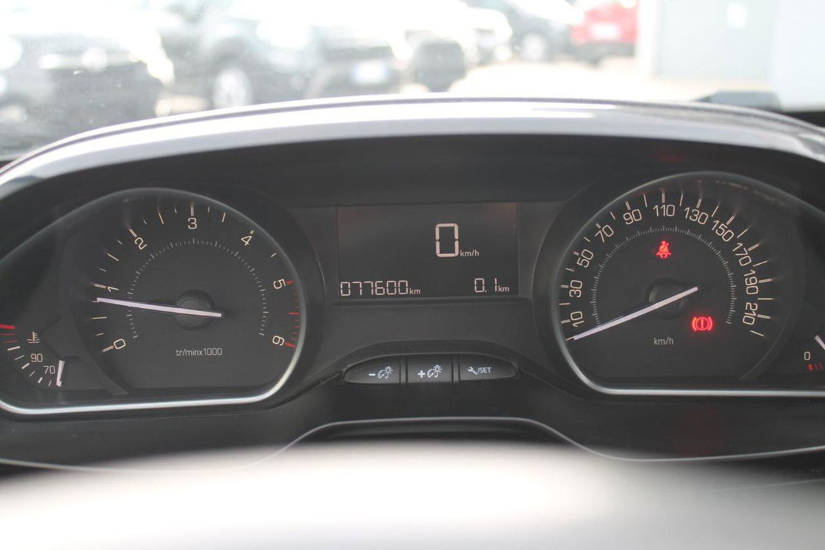 Peugeot 2008 100 Active (10)
