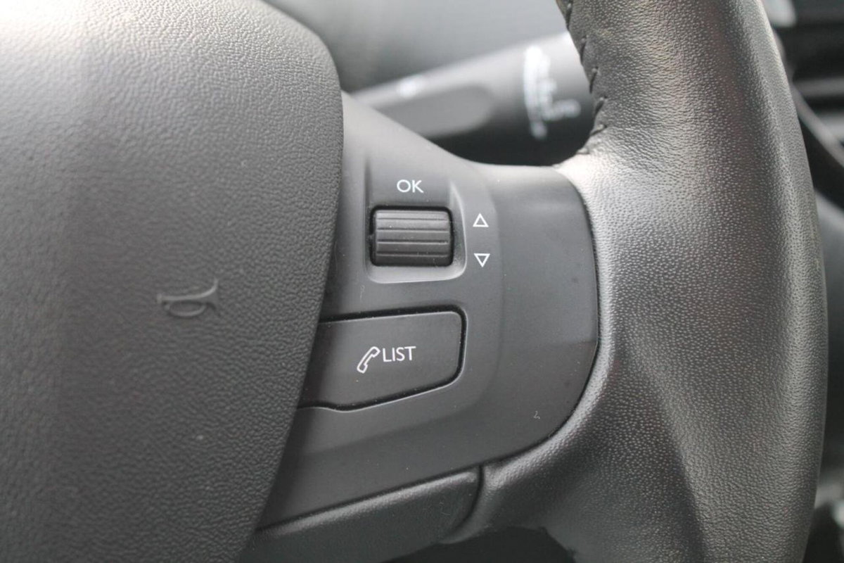 Peugeot 2008 100 Active (12)