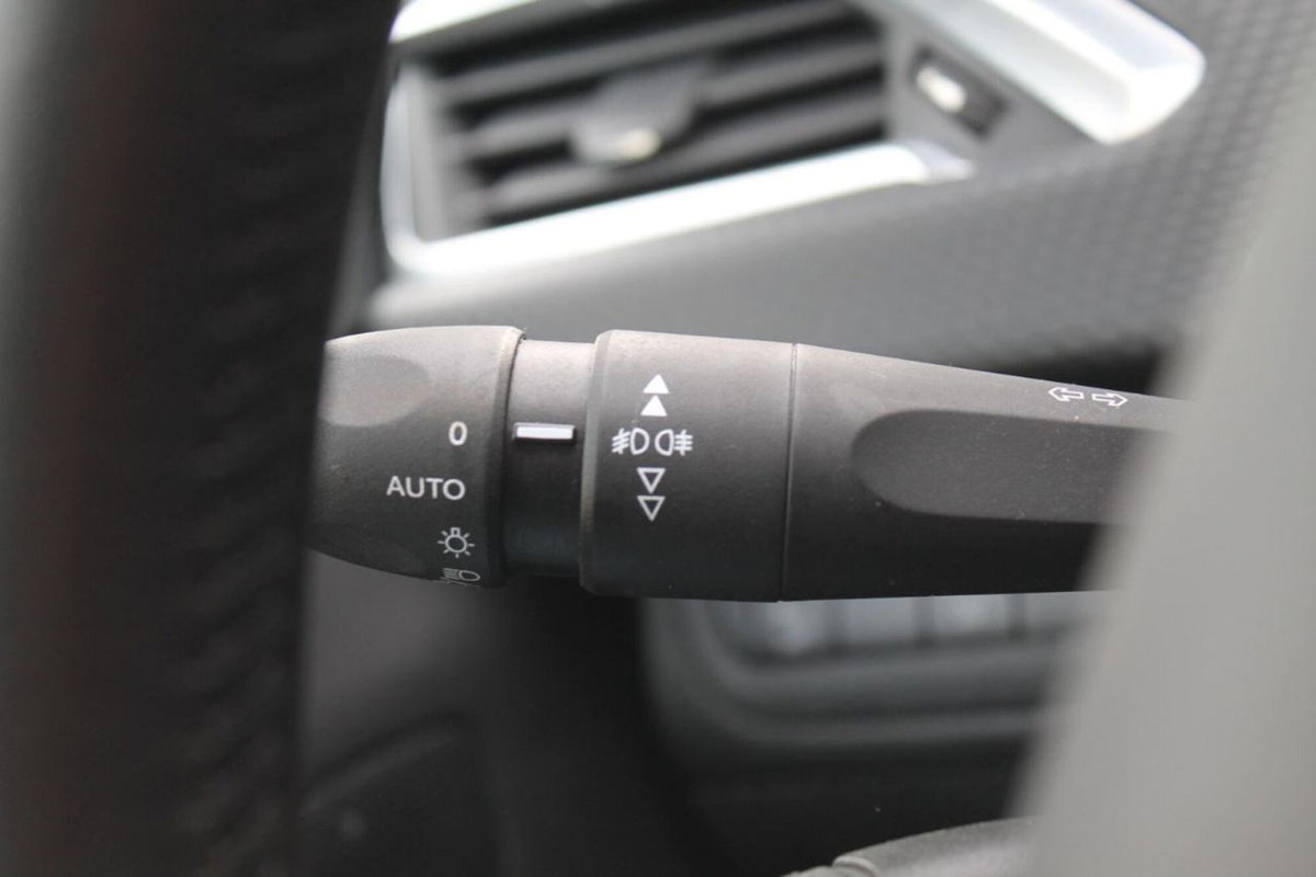 Peugeot 2008 100 Active (13)