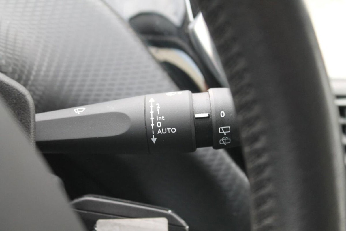 Peugeot 2008 100 Active (15)