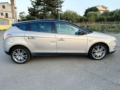 Lancia Delta 1.9 MJT Twinturbo DPF Gold (2)