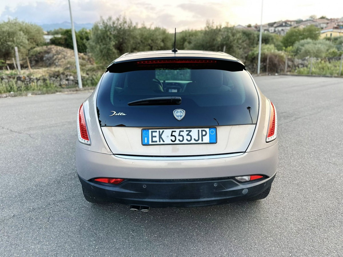 Lancia Delta 1.9 MJT Twinturbo DPF Gold (4)