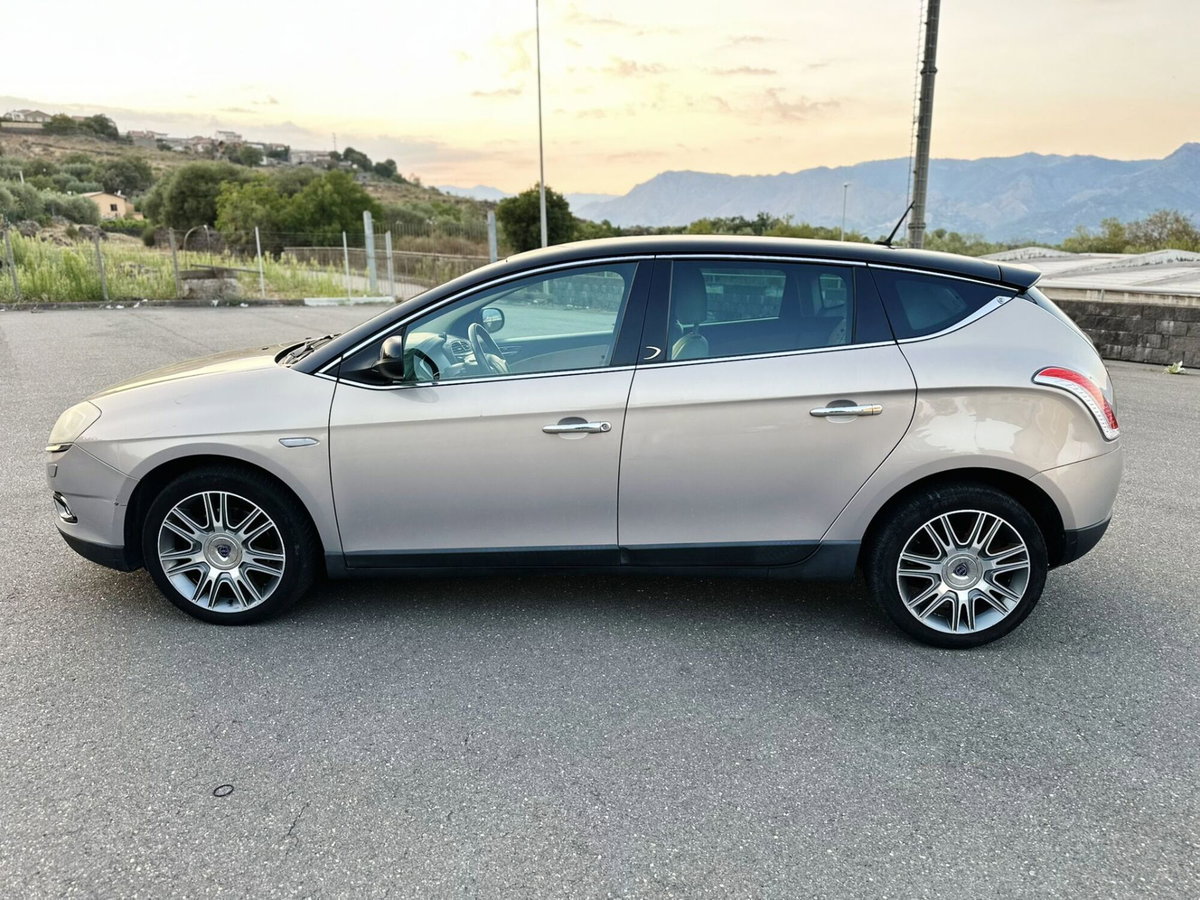Lancia Delta 1.9 MJT Twinturbo DPF Gold (6)