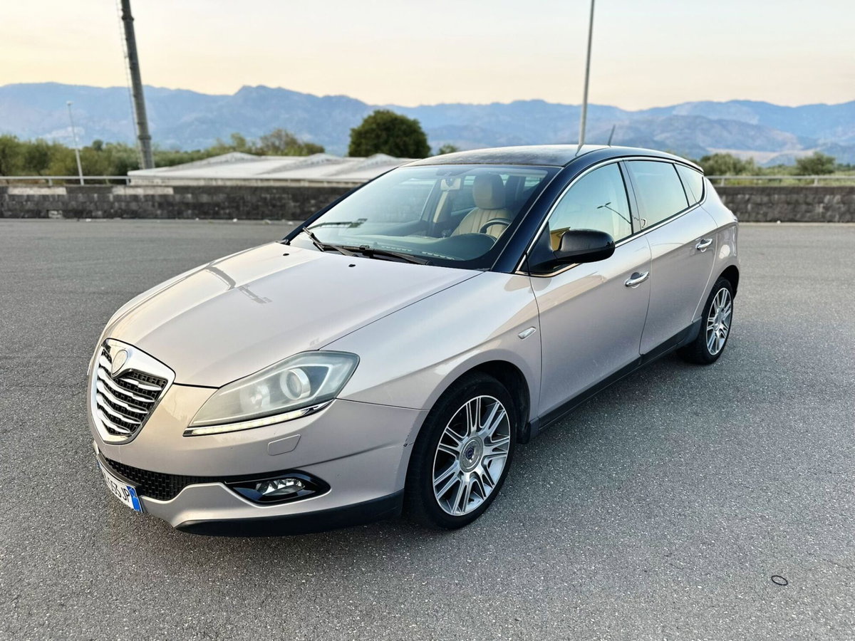 Lancia Delta 1.9 MJT Twinturbo DPF Gold (7)