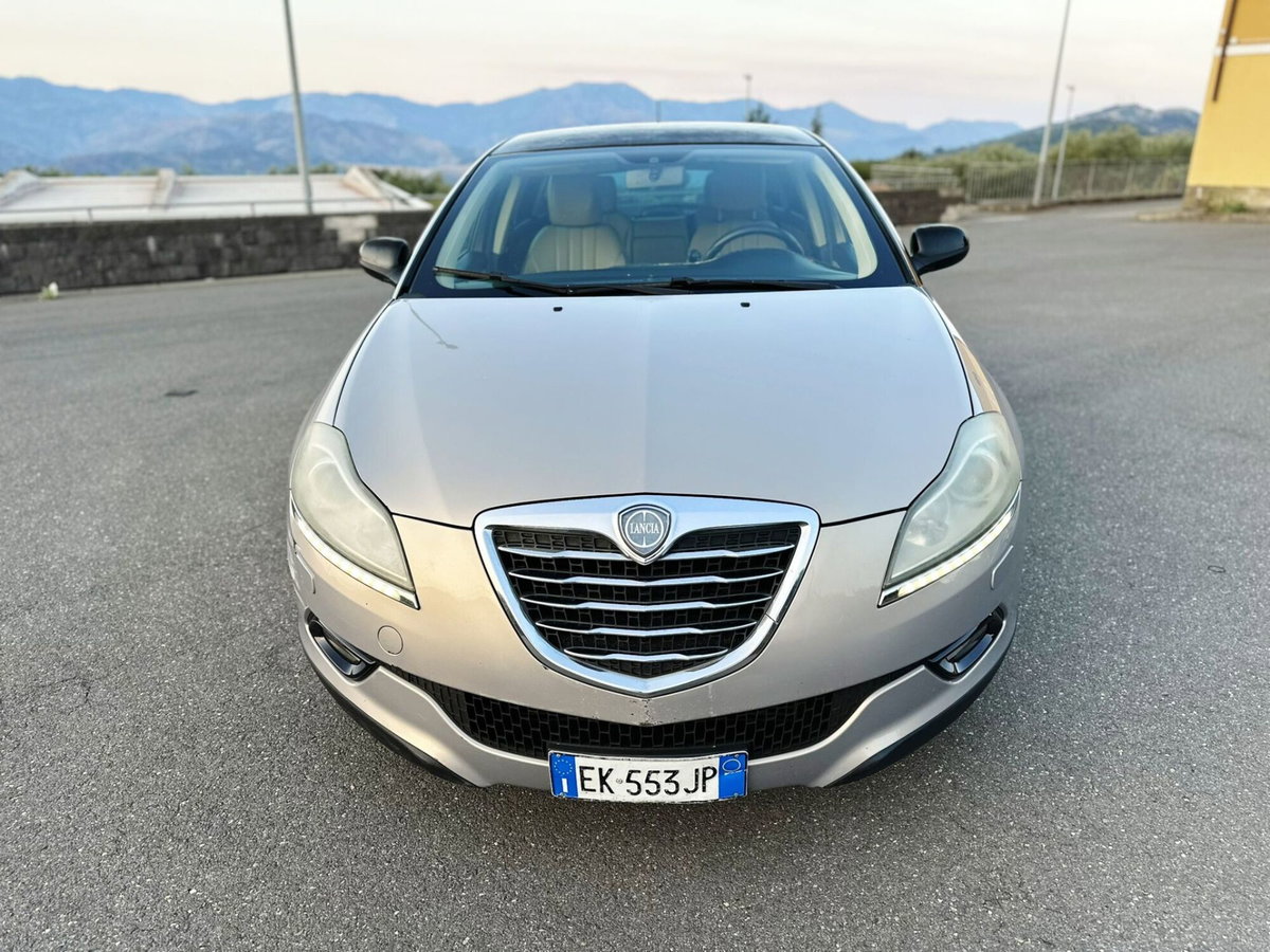 Lancia Delta 1.9 MJT Twinturbo DPF Gold (8)