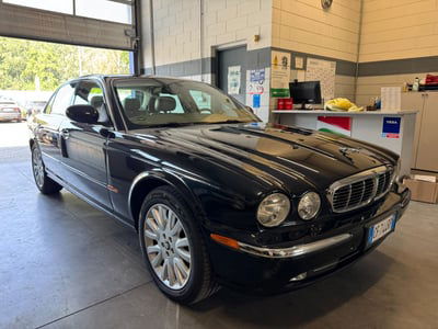 Jaguar XJ 4.2 V8 cat Executive usata