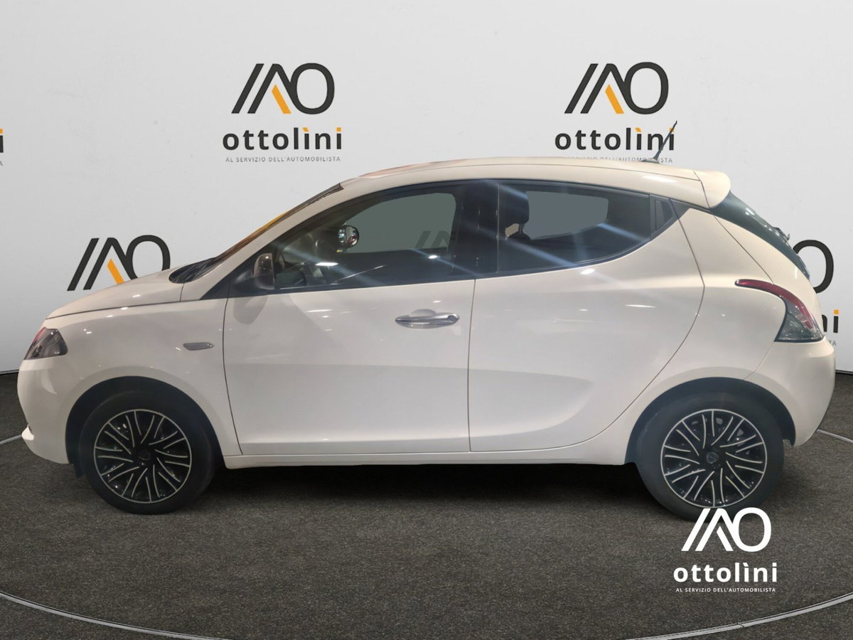 Lancia Ypsilon 1.0 FireFly 5 porte S&S Hybrid Ecochic Gold (3)