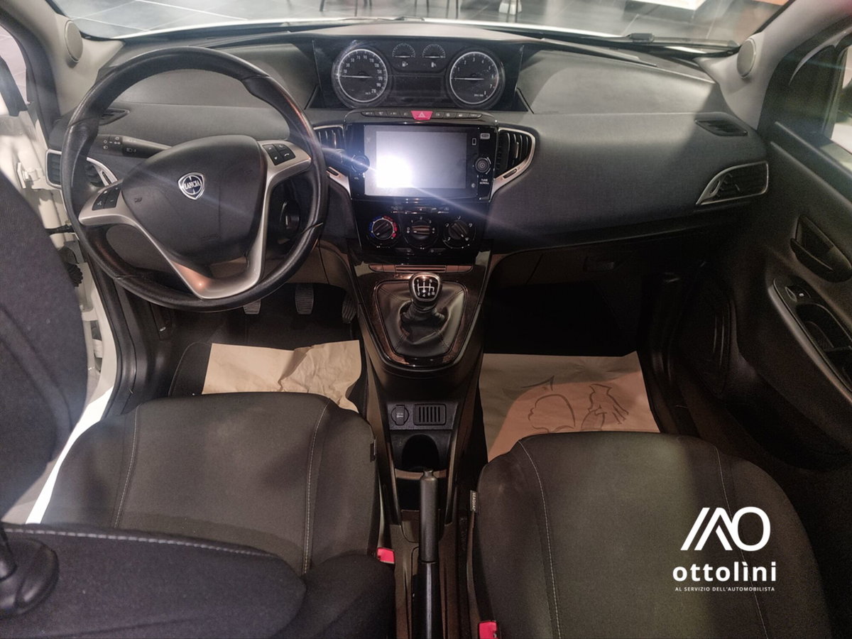 Lancia Ypsilon 1.0 FireFly 5 porte S&S Hybrid Ecochic Gold (7)