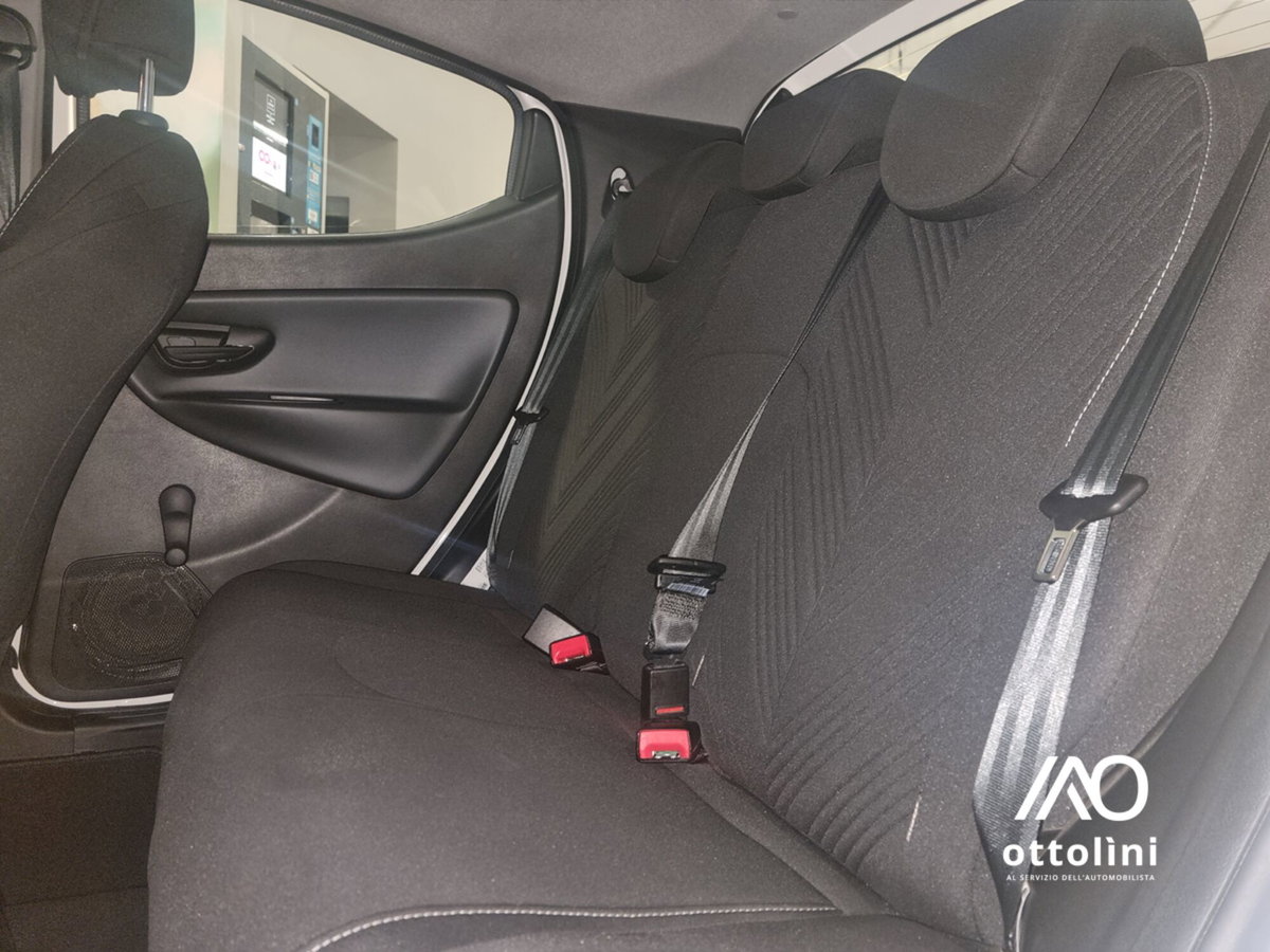 Lancia Ypsilon 1.0 FireFly 5 porte S&S Hybrid Ecochic Gold (9)