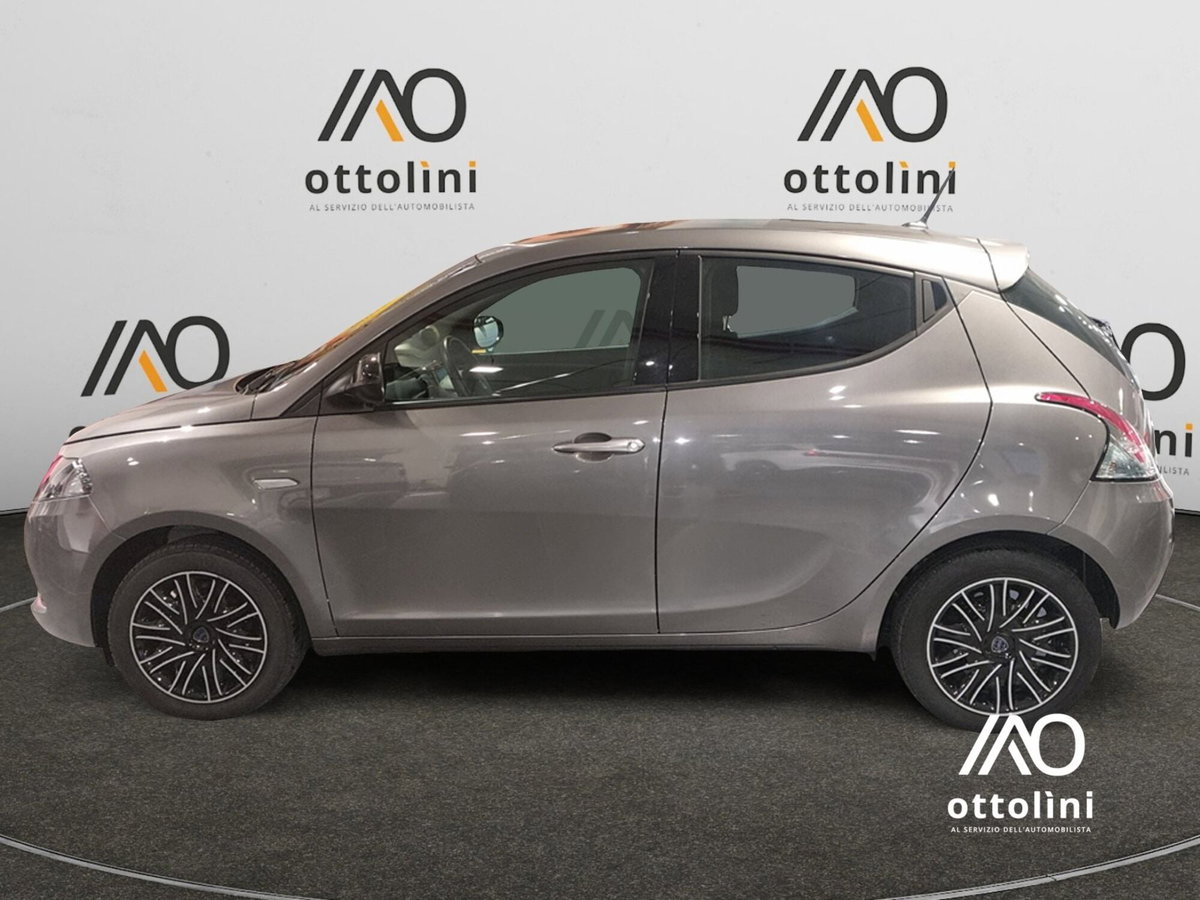 Lancia Ypsilon 1.0 FireFly 5 porte S&S Hybrid Gold Plus (3)