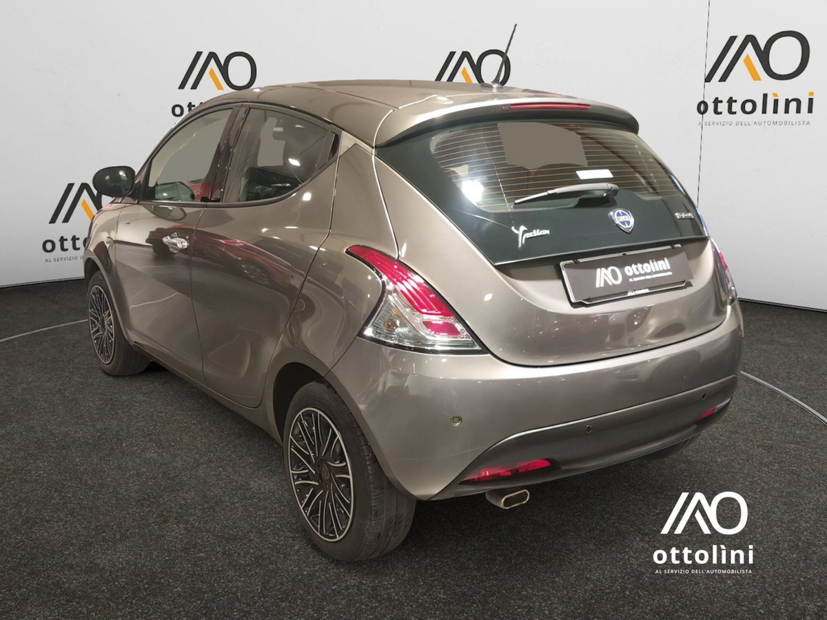 Lancia Ypsilon 1.0 FireFly 5 porte S&S Hybrid Gold Plus (4)