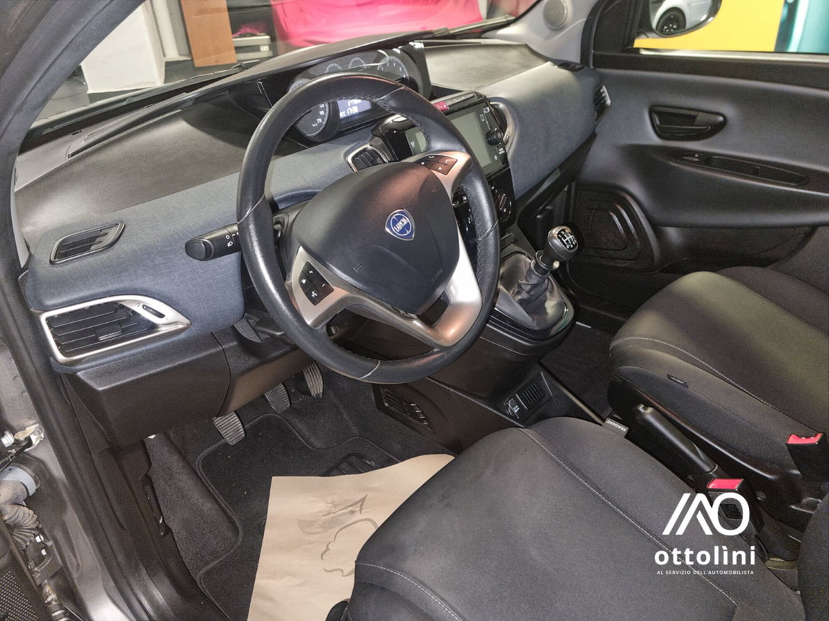 Lancia Ypsilon 1.0 FireFly 5 porte S&S Hybrid Gold Plus (6)