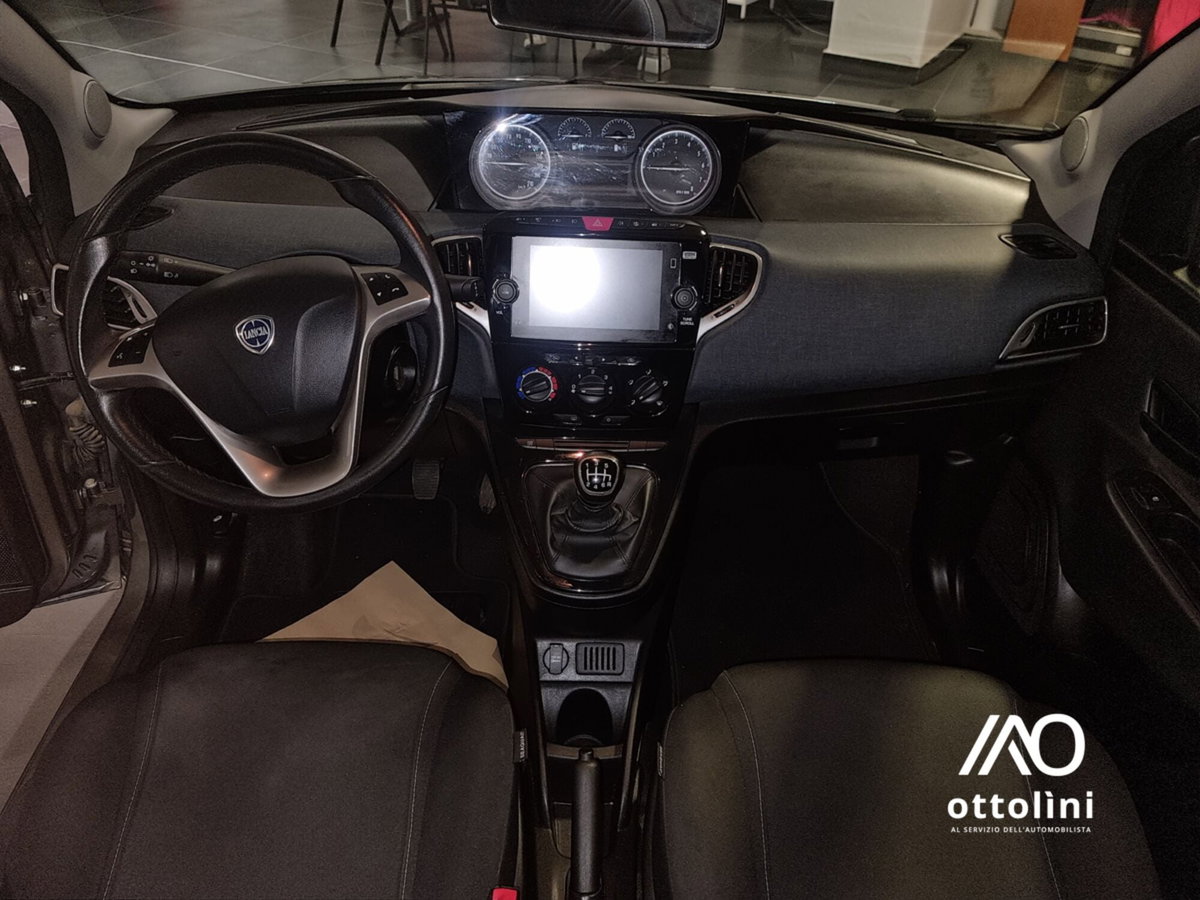 Lancia Ypsilon 1.0 FireFly 5 porte S&S Hybrid Gold Plus (7)