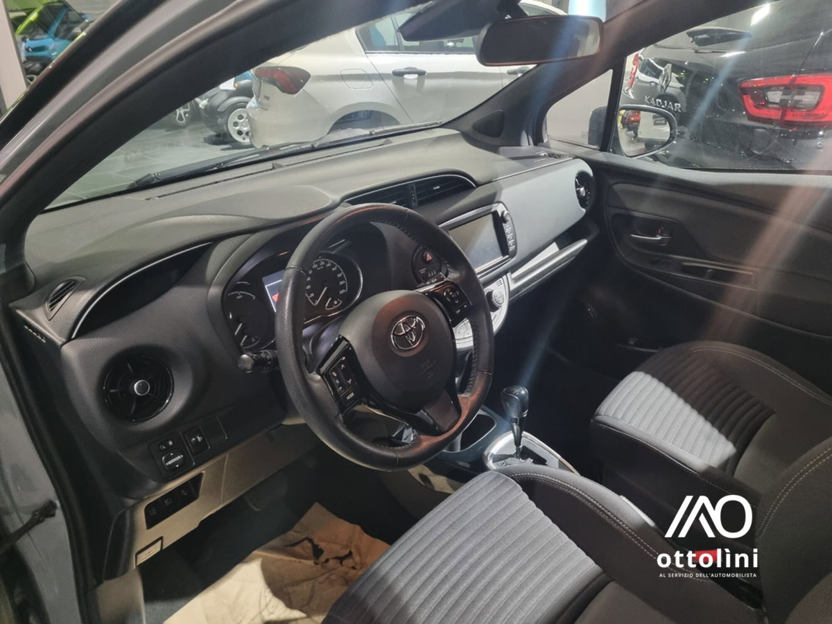 Toyota Yaris 1.5 Hybrid 5 porte Lounge Blue (7)