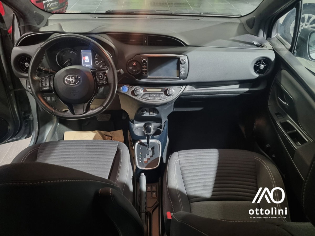 Toyota Yaris 1.5 Hybrid 5 porte Lounge Blue (8)