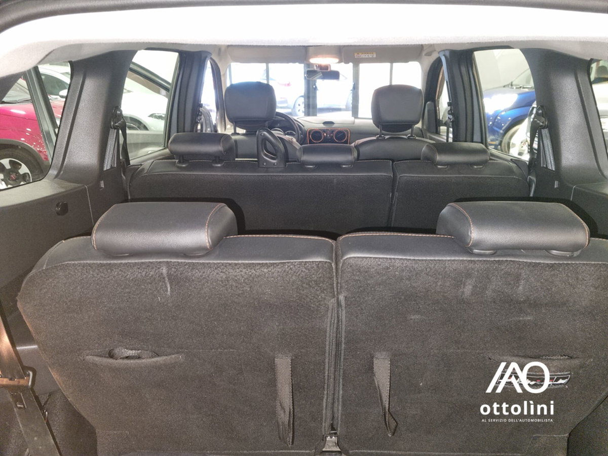 Dacia Lodgy 1.5 dCi 8V 110CV Start&Stop 7 posti Serie Speciale Brave (10)