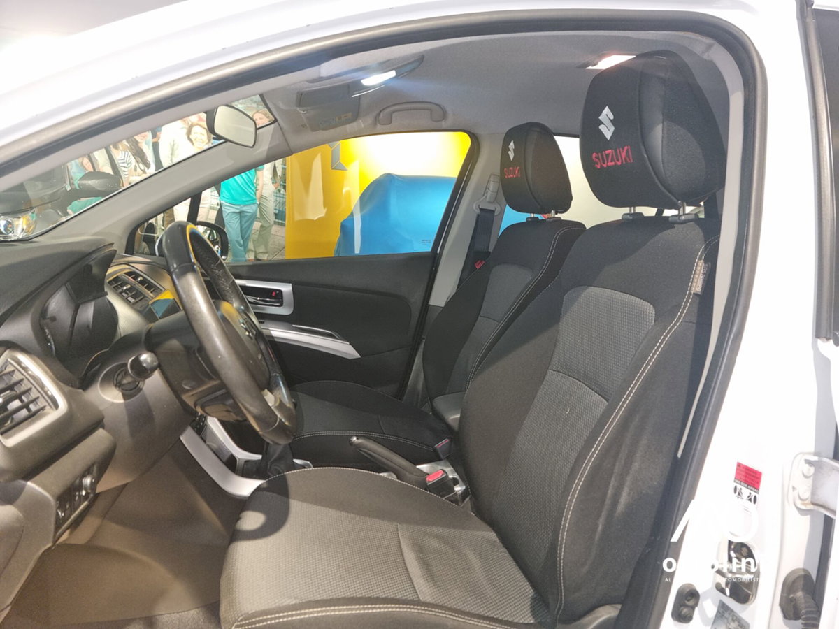 Suzuki S-Cross 1.6 DDiS Style (8)