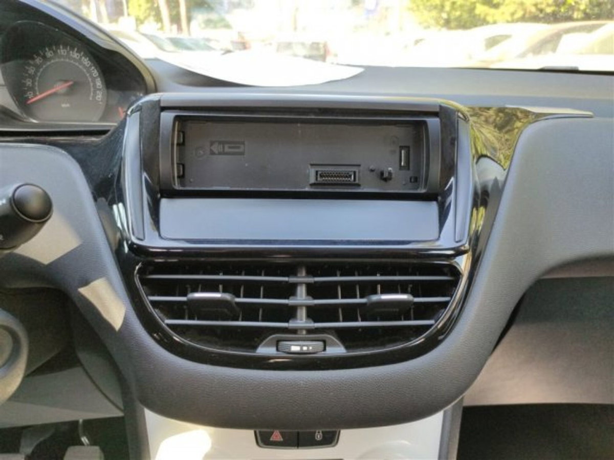 Peugeot 208 68 5 porte Access (10)