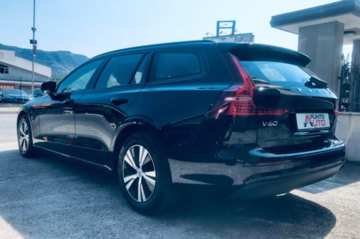 Volvo V60 D3 Geartronic R-design (2)