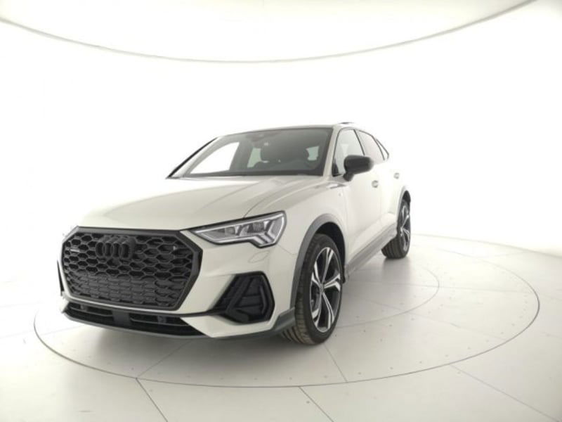 Audi Q3 Sportback 35 2.0 tdi Identity Black s-tronic