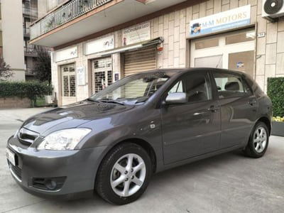 Toyota Corolla 2.0 16V D-4D 5 porte Sol usata