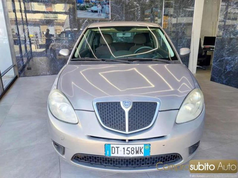 Lancia Ypsilon 1.3 MJT 75 CV New Oro