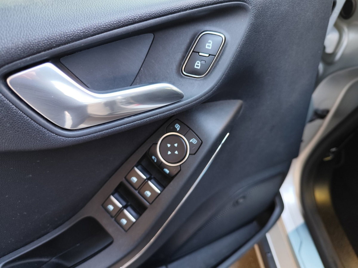 Ford Fiesta Active 1.5 EcoBlue (14)