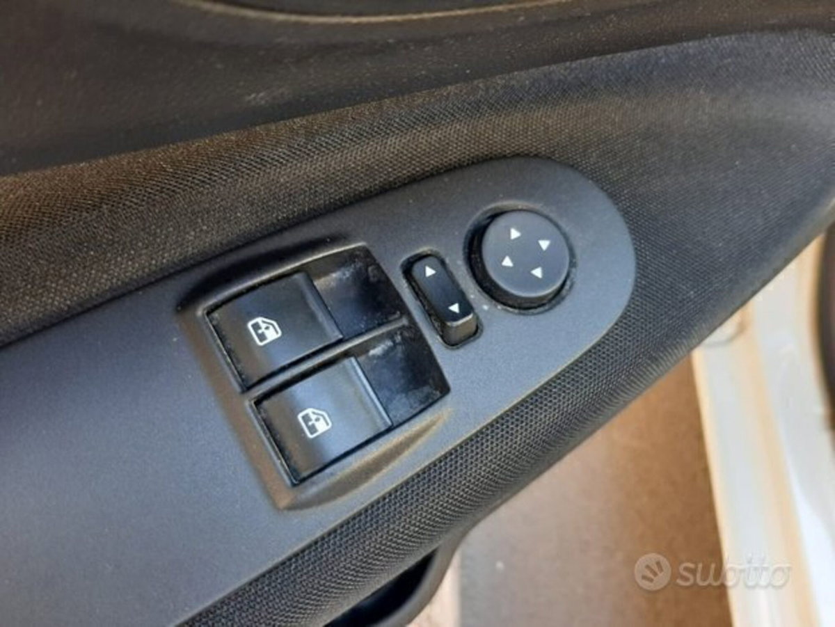 Fiat Punto 1.4 8V 3 porte Natural Power Lounge (11)