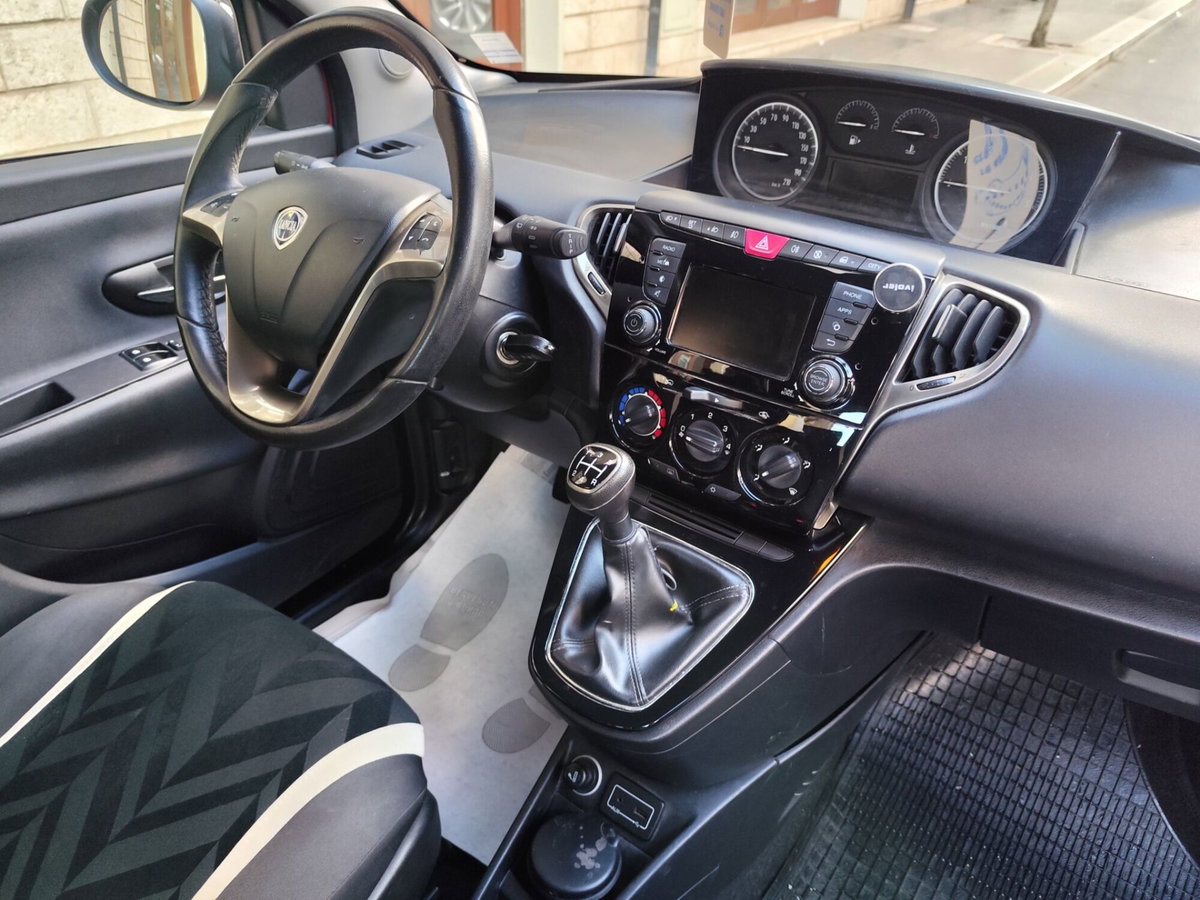 Lancia Ypsilon 1.3 MJT 16V 95 CV 5 porte S&S Gold (16)