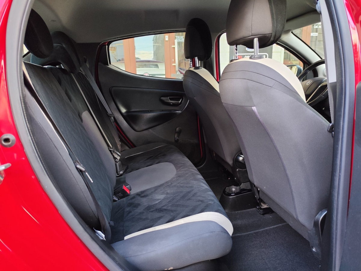 Lancia Ypsilon 1.3 MJT 16V 95 CV 5 porte S&S Gold (19)